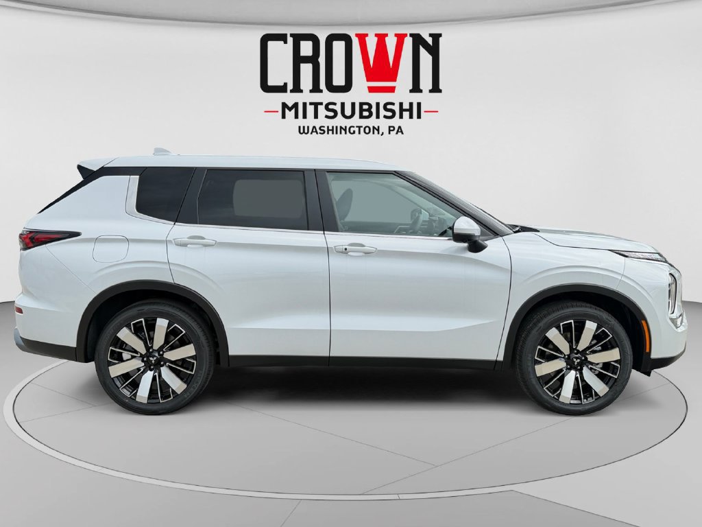 New 2026 Mitsubishi Outlander SE AWD/4WD image 2