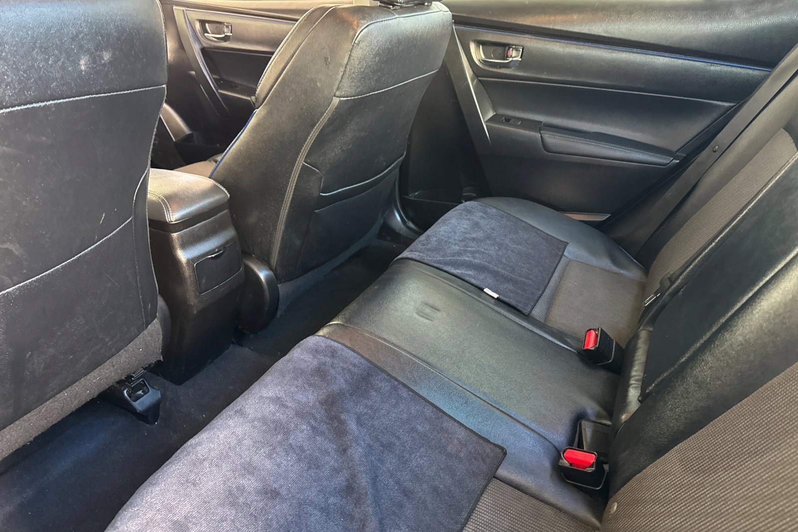 Used 2017 Toyota Corolla SE w/ SE Premium Package image 26