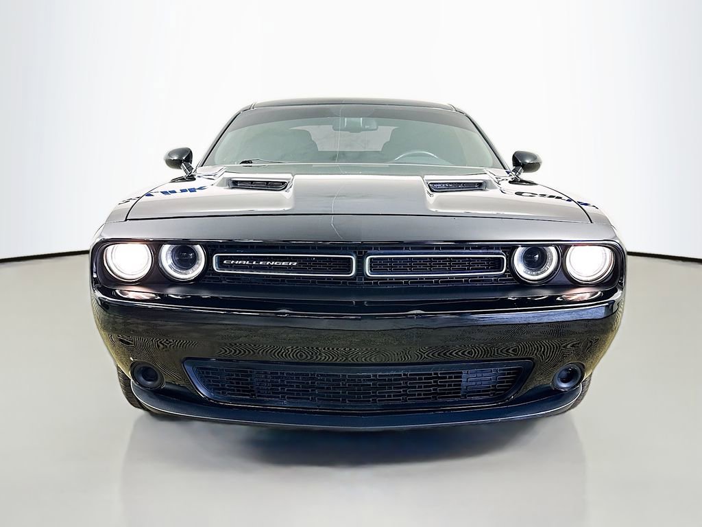 Used 2019 Dodge Challenger SXT image 2