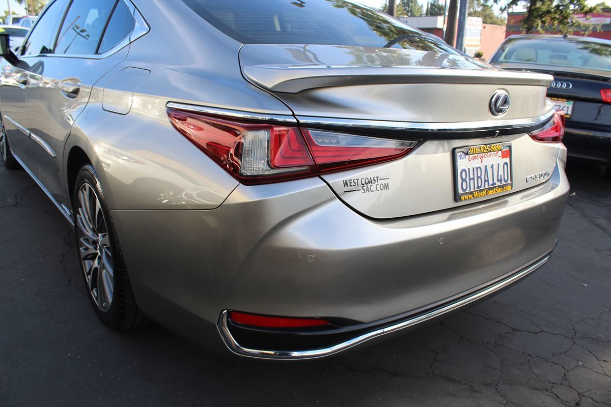 Used 2019 Lexus ES 300h w/ Premium Package FWD image 17