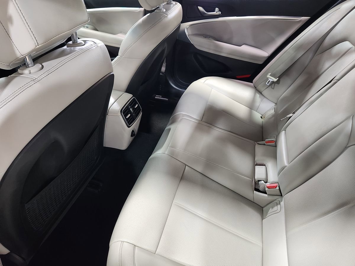 Used 2023 Genesis G70 2.0T RWD image 48
