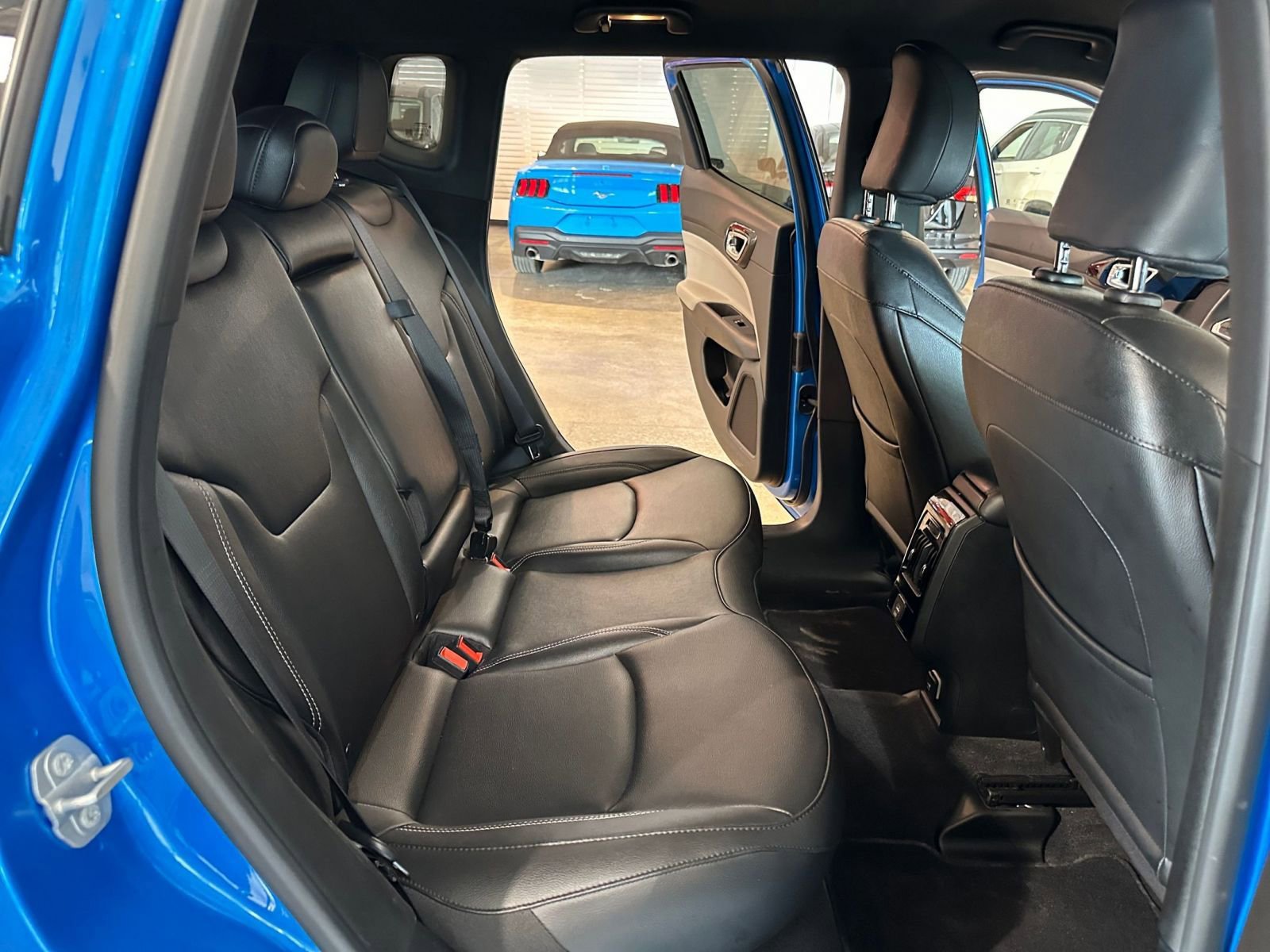 Used 2025 Jeep Compass Limited image 37