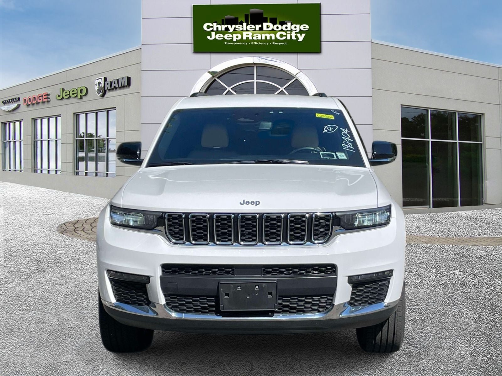 Used 2023 Jeep Grand Cherokee L Limited AWD/4WD image 2