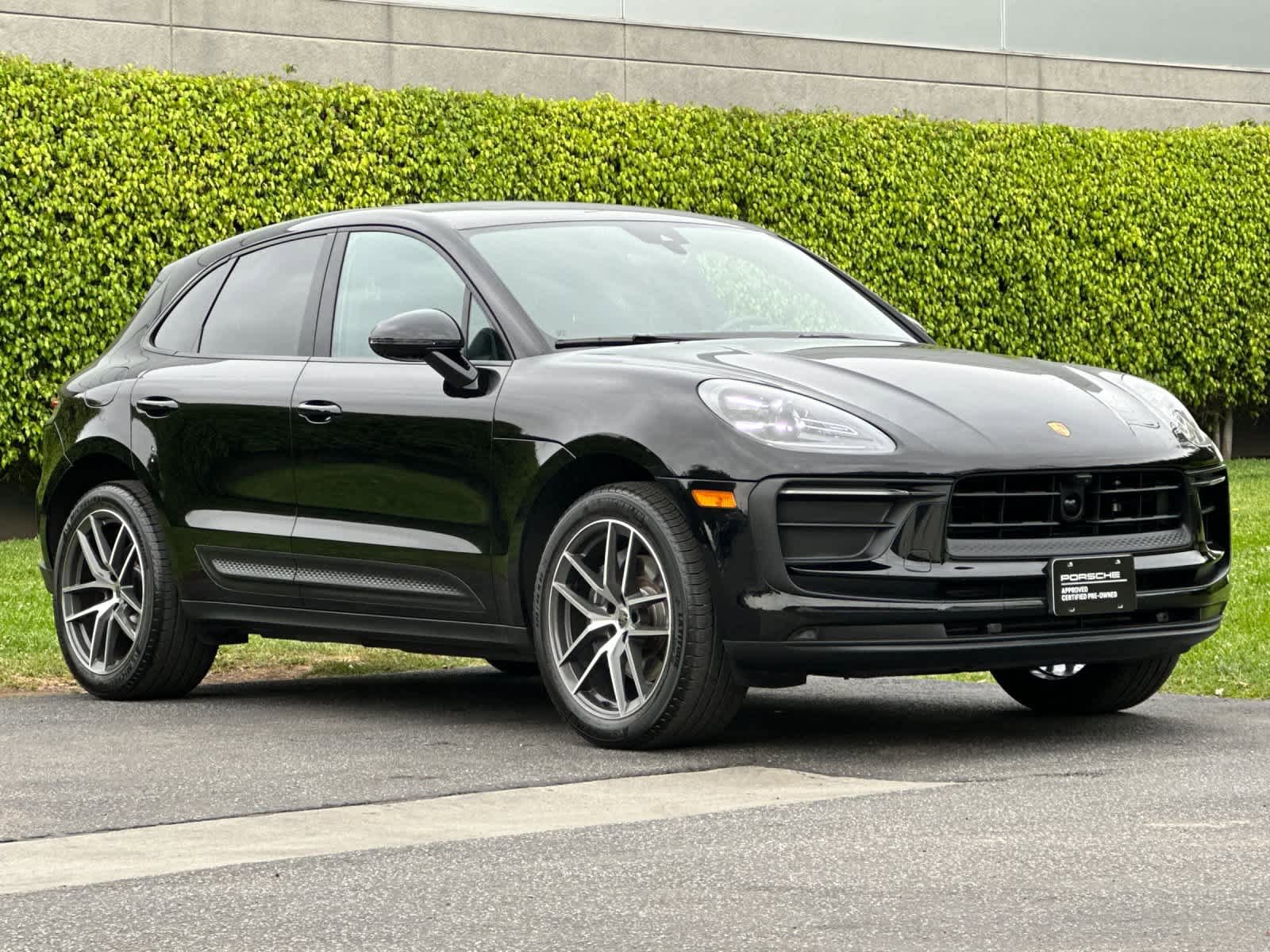 Certified 2025 Porsche Macan AWD/4WD image 10