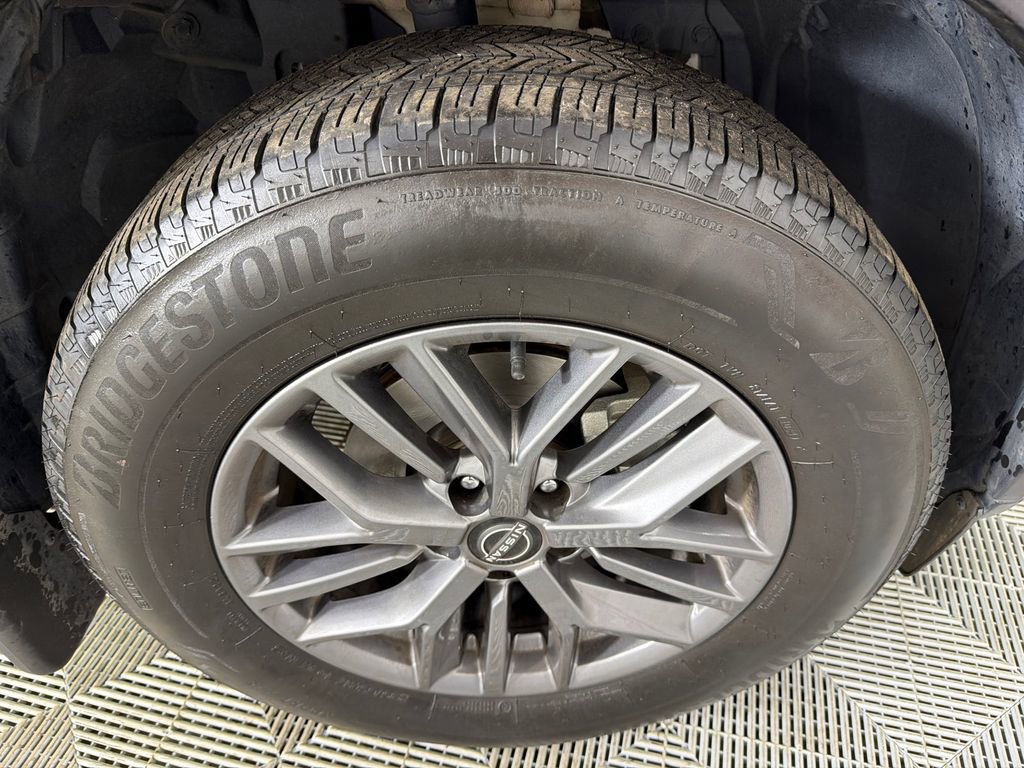 Used 2024 Nissan Rogue S image 12