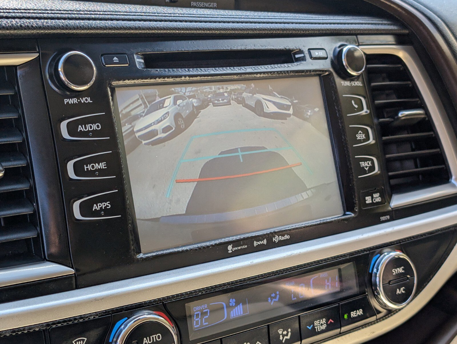 Used 2018 Toyota Highlander XLE image 26