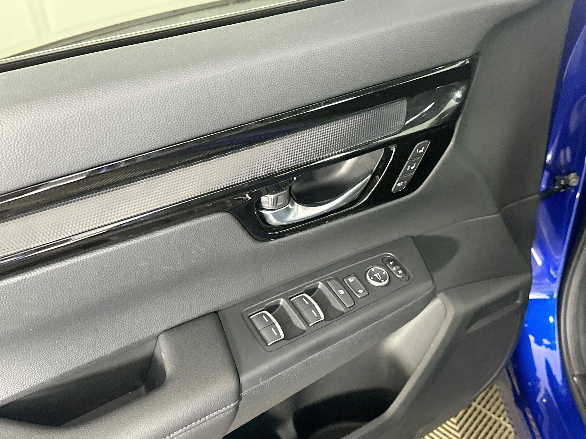 Used 2025 Honda CR-V EX-L image 15