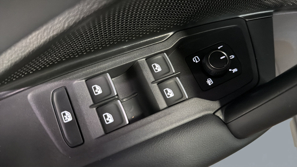 New 2026 Volkswagen Tiguan SEL R-Line AWD/4WD image 15