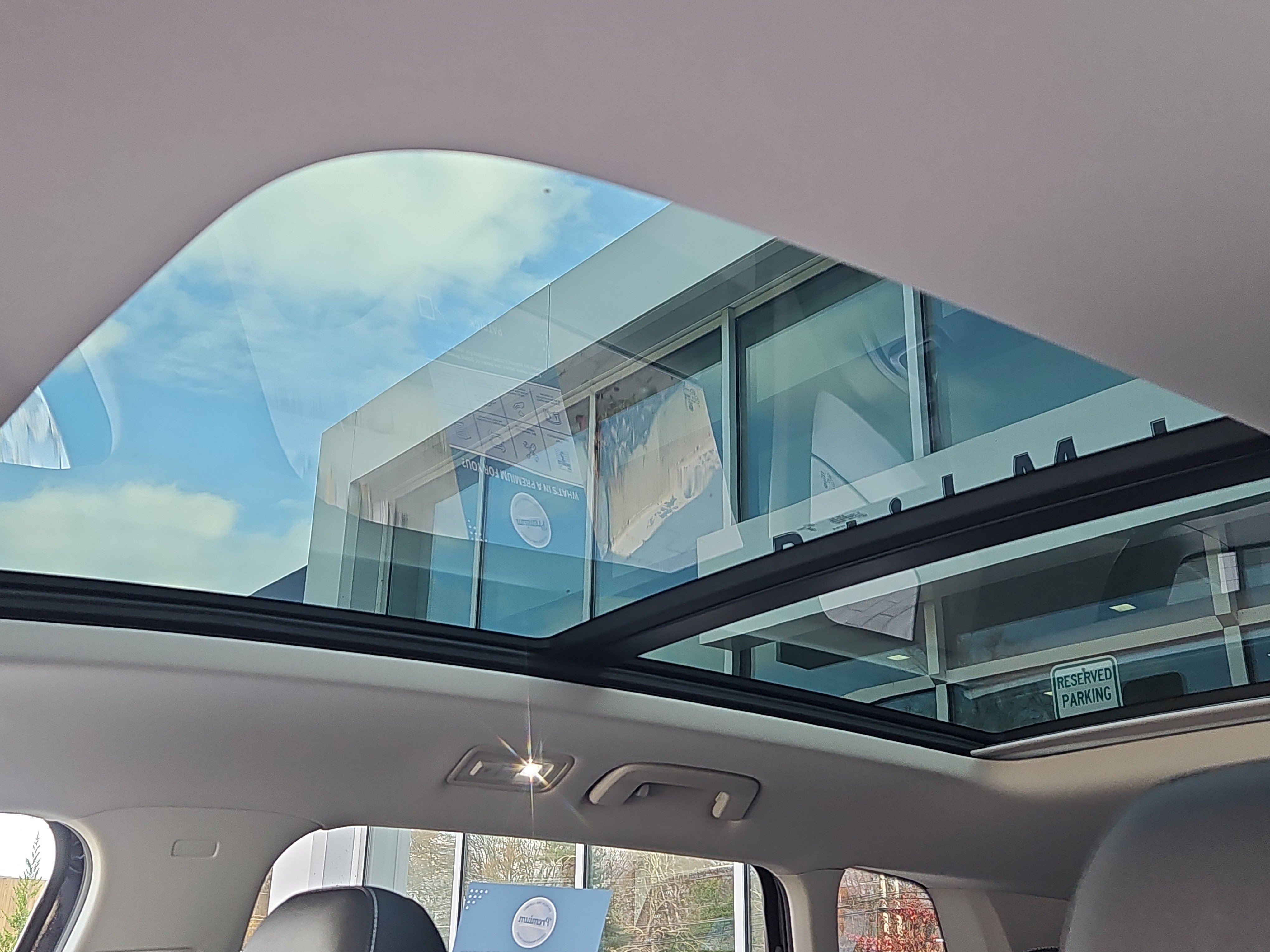 Used 2025 Volkswagen Taos SEL image 8