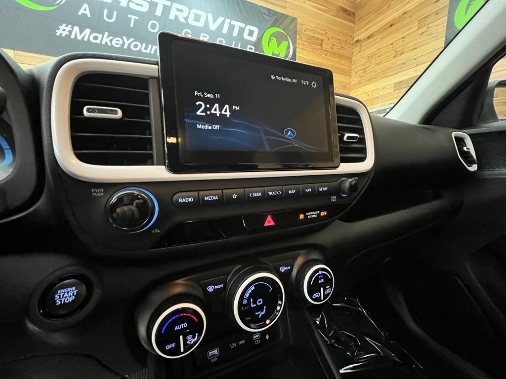 Used 2024 Hyundai Venue Limited FWD image 33