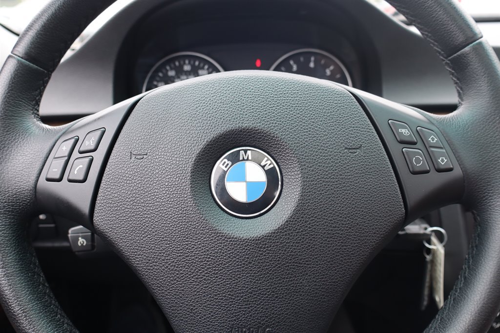 Used 2006 BMW 325i Sedan RWD image 26