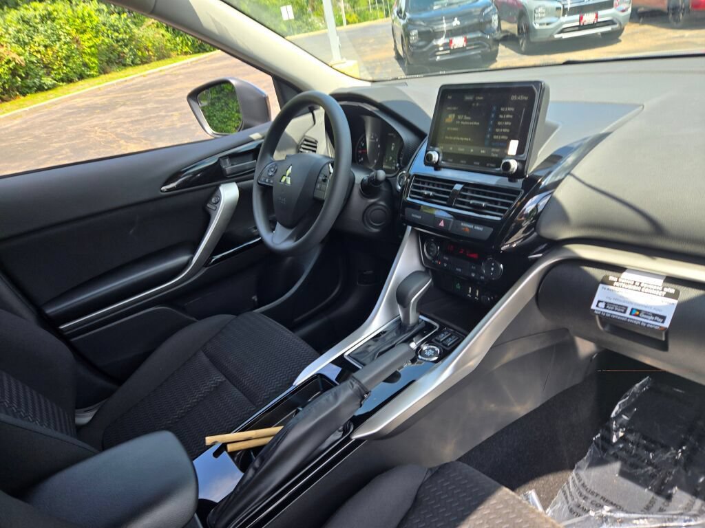 New 2026 Mitsubishi Eclipse Cross LE AWD/4WD image 5