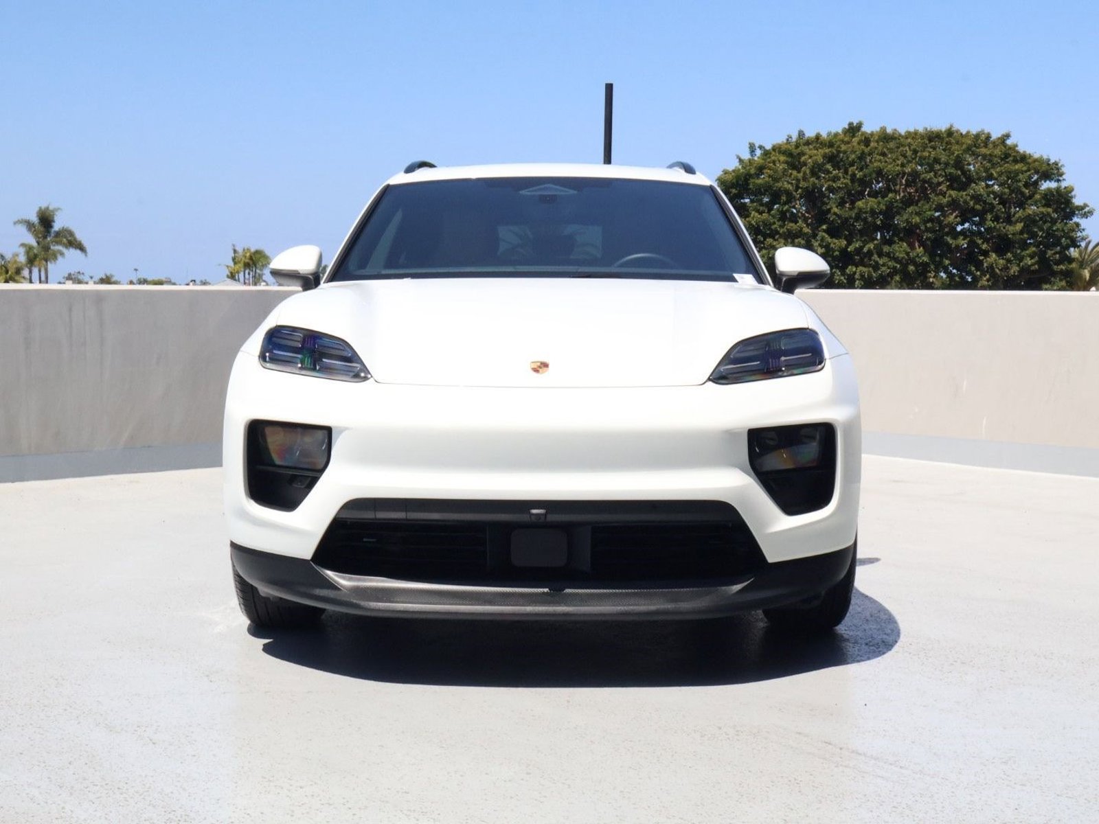 Certified 2025 Porsche Macan 4 Electric AWD/4WD image 6