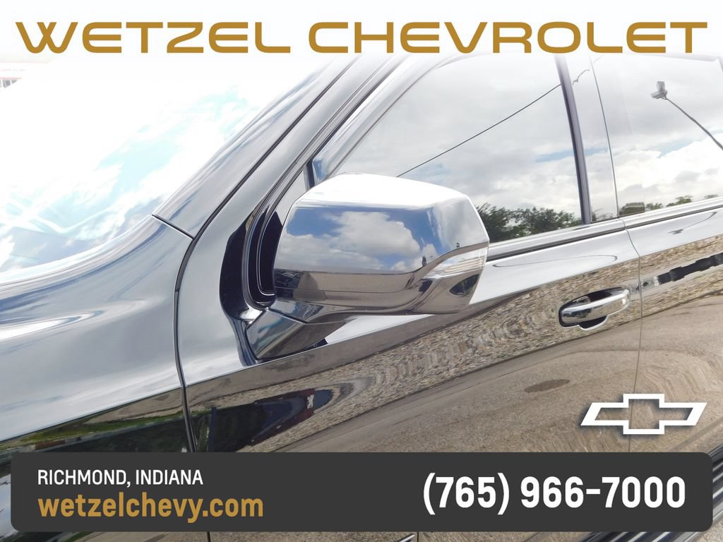Certified 2022 Chevrolet Suburban RST w/ Luxury Package AWD/4WD image 11
