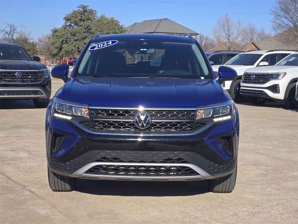 Used 2024 Volkswagen Taos SE image 2