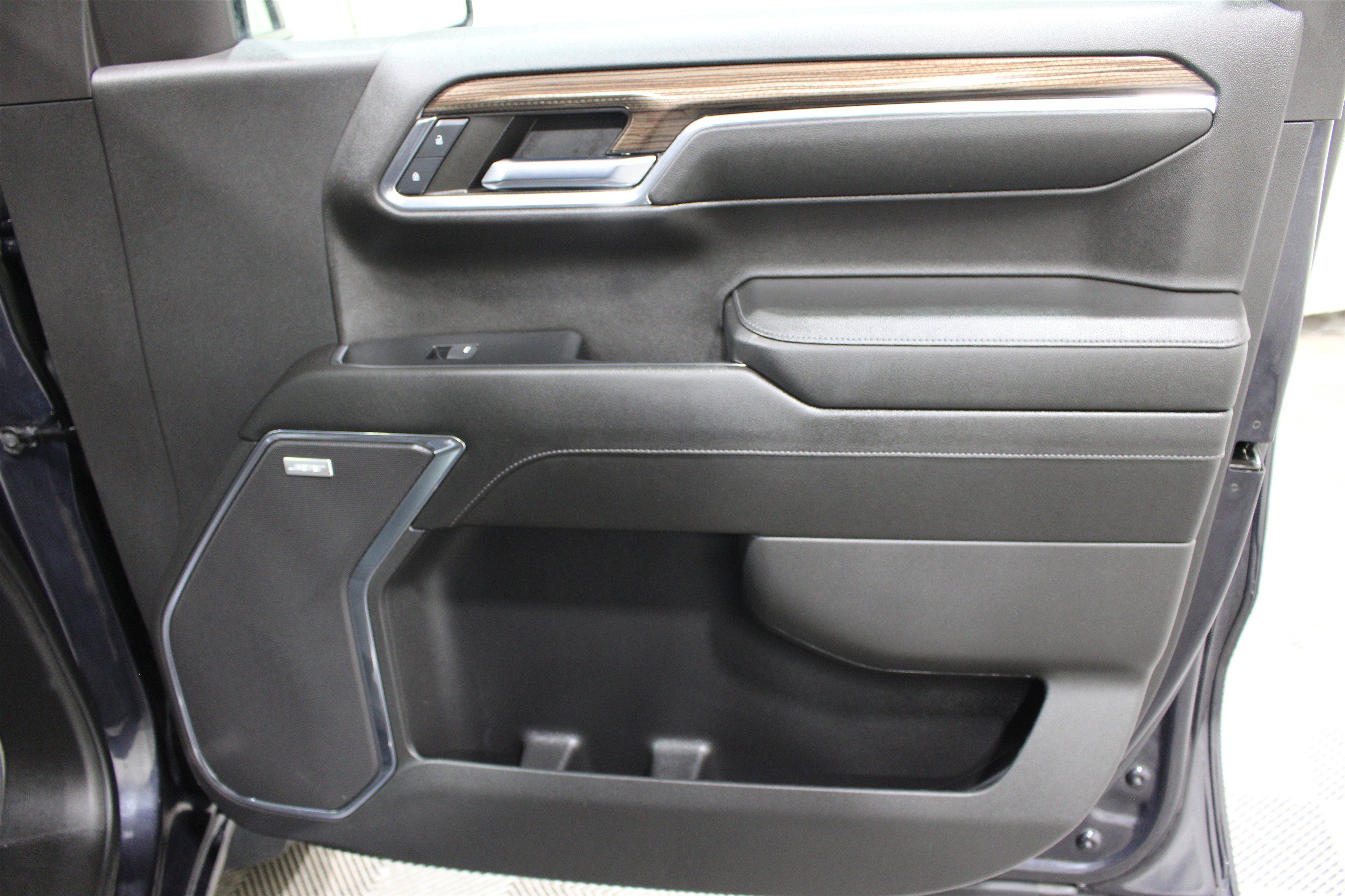 Used 2024 Chevrolet Silverado 1500 LT Trail Boss w/ LT Trail Boss Premium Package AWD/4WD image 26