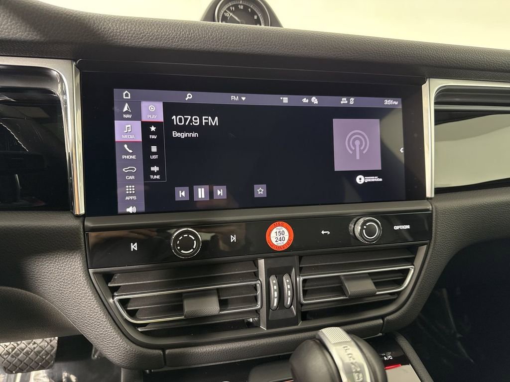 Certified 2025 Porsche Macan image 28