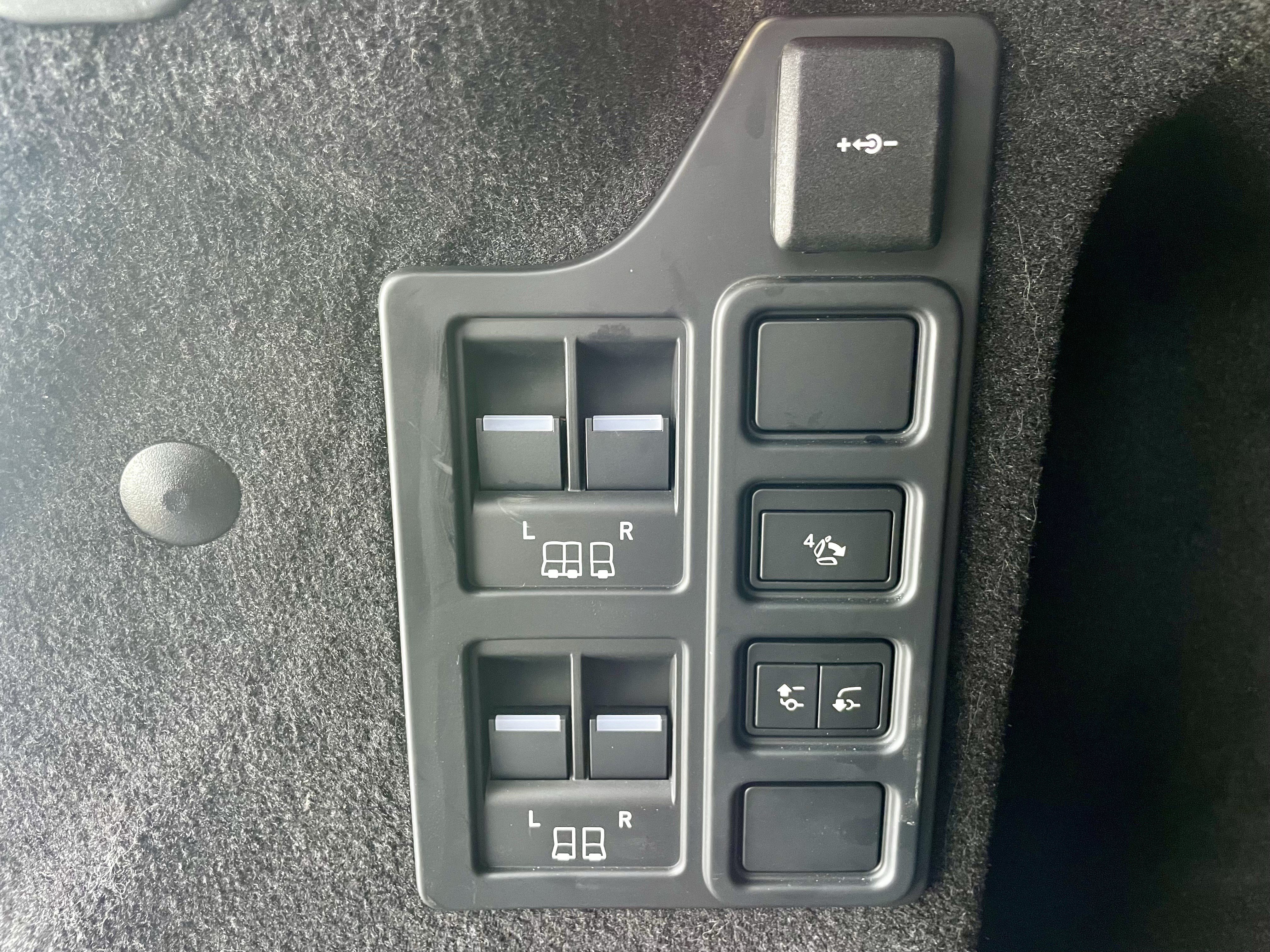 Certified 2025 Land Rover Discovery Dynamic SE AWD/4WD image 41