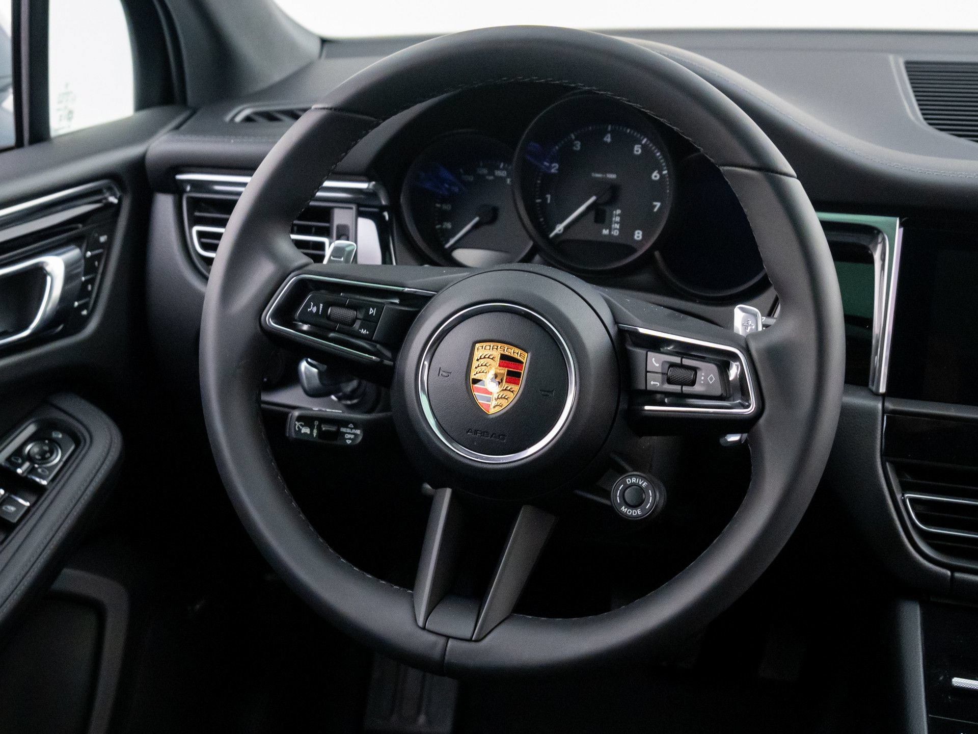 Certified 2026 Porsche Macan AWD/4WD image 12