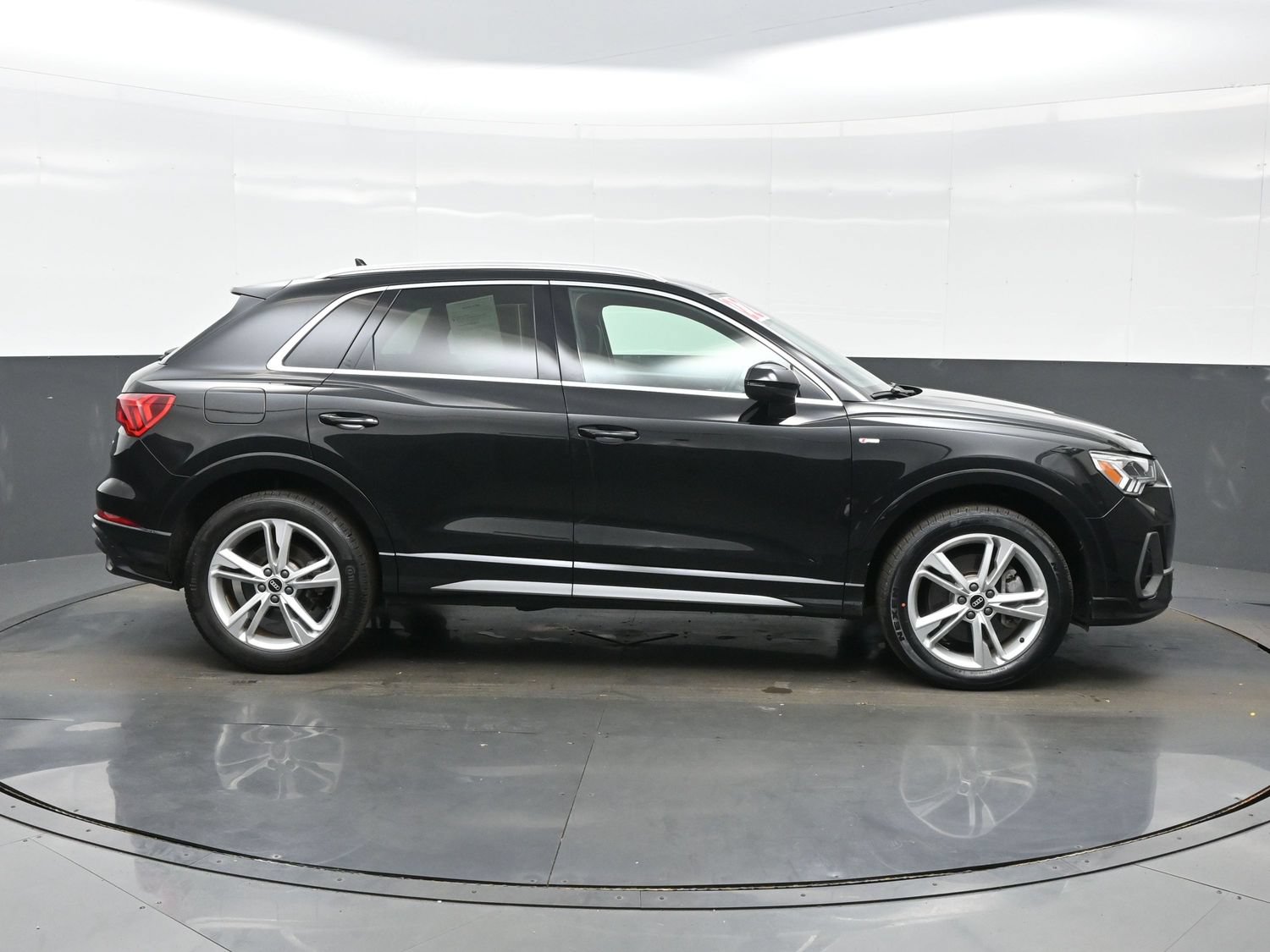 Used 2022 Audi Q3 2.0T Premium Plus w/ Premium Plus Package AWD/4WD image 7