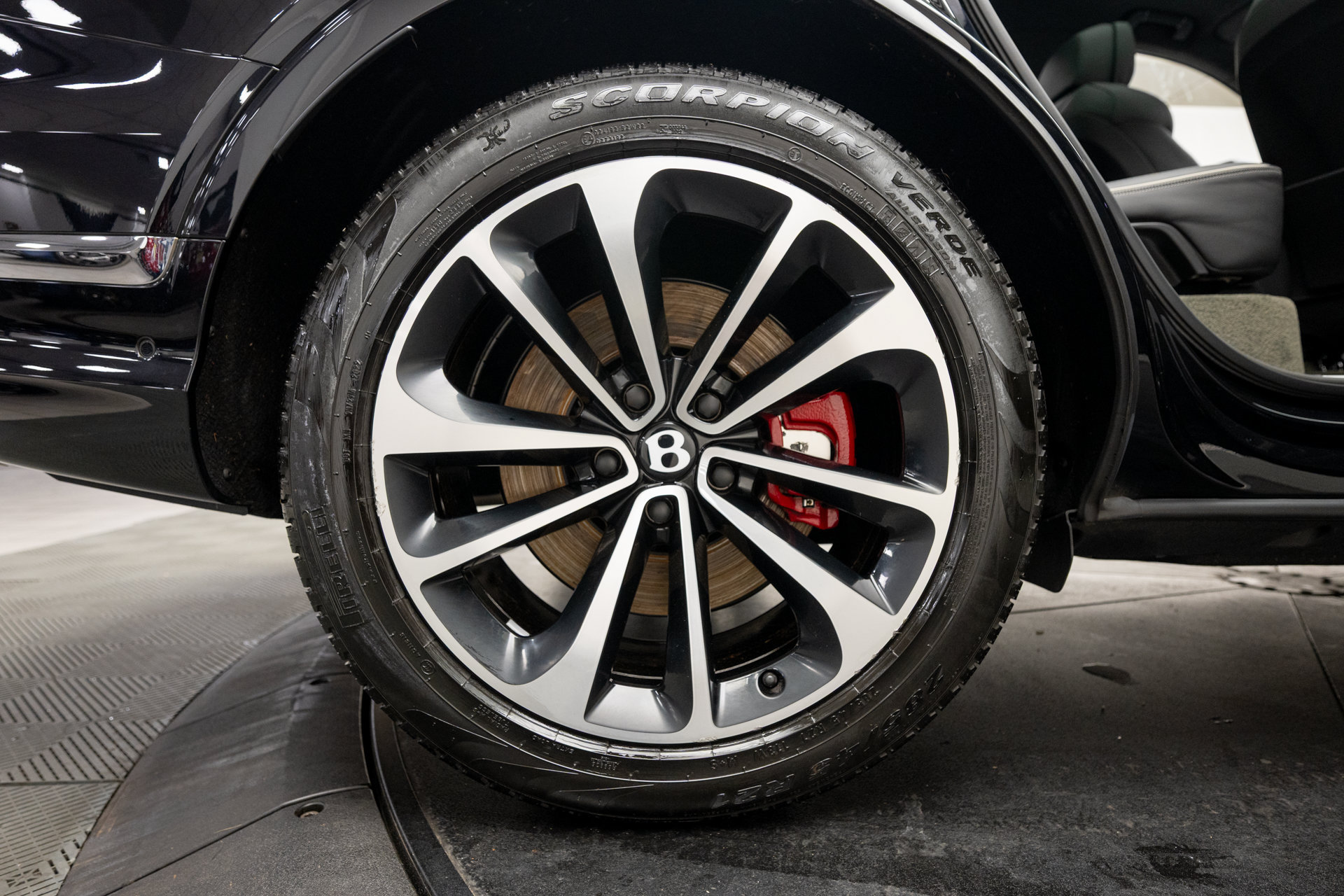 Certified 2022 Bentley Bentayga AWD/4WD image 35