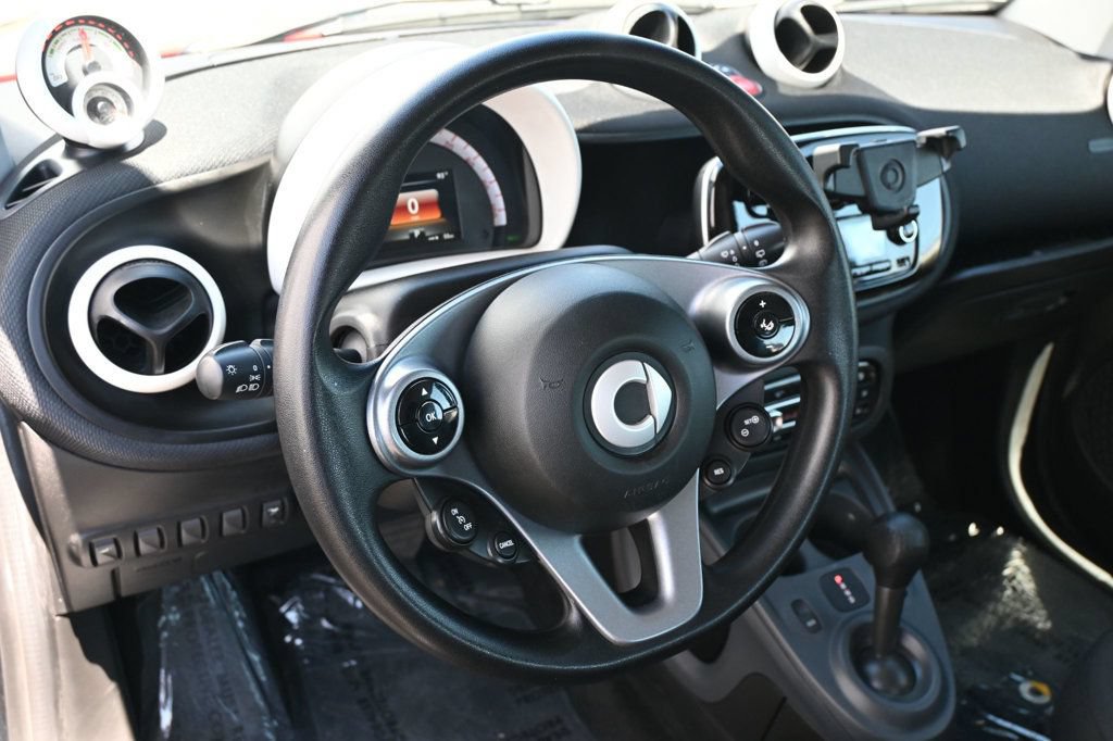 Used 2017 smart fortwo electric drive RWD image 9