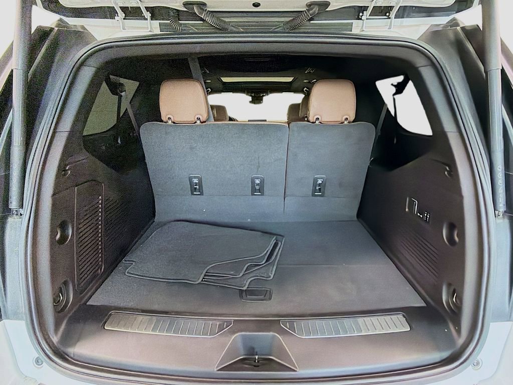 Used 2023 Chevrolet Suburban High Country RWD image 30