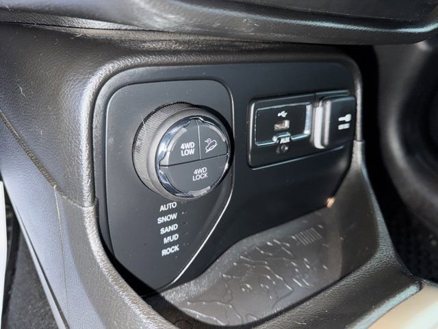 Used 2017 Jeep Renegade Trailhawk image 18
