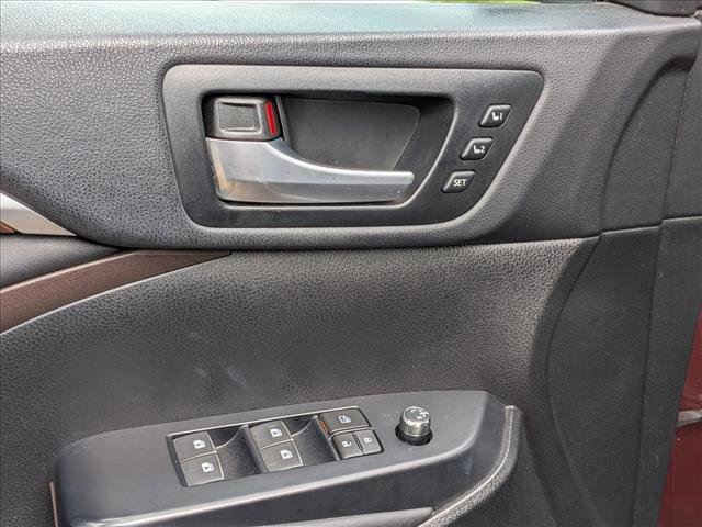 Used 2015 Toyota Highlander Limited Platinum image 3