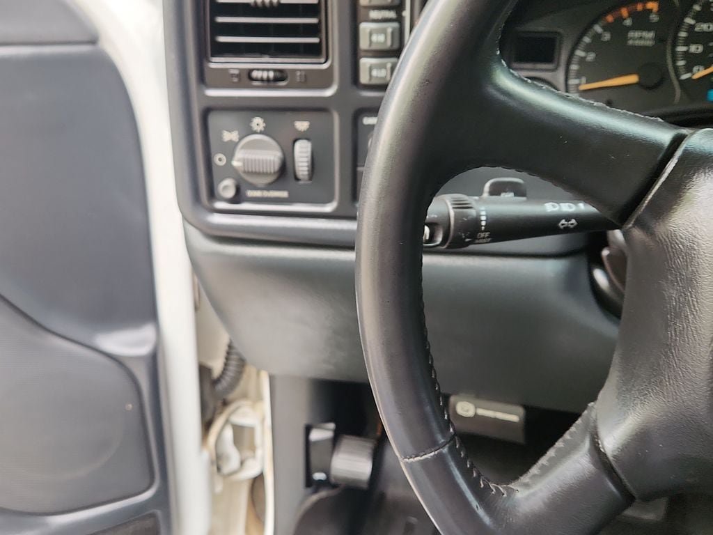 Used 2002 Chevrolet Silverado 2500 LS AWD/4WD image 14