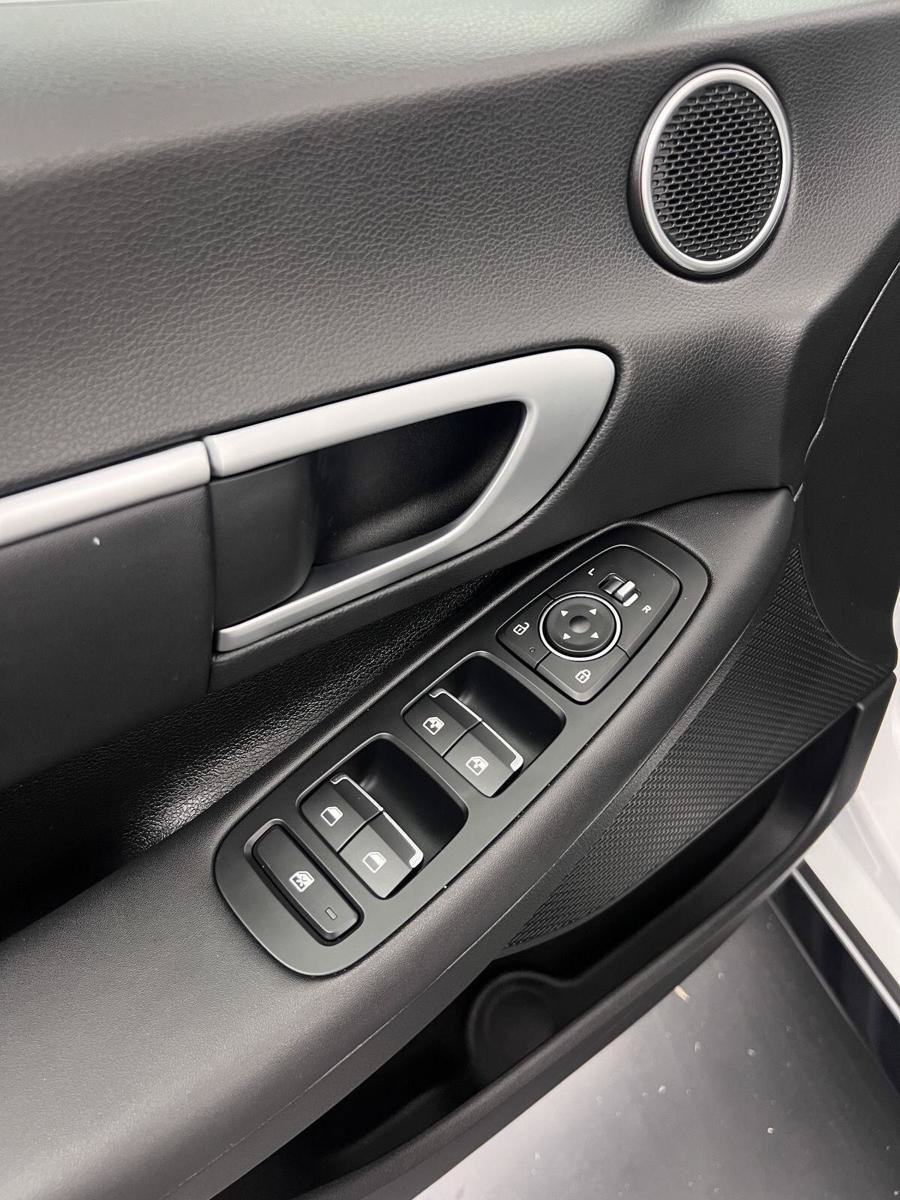 Used 2025 Hyundai Sonata SEL FWD image 15