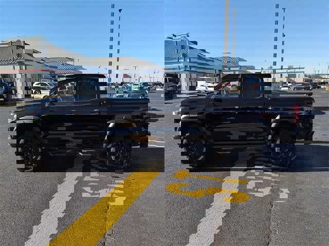 Used 2023 Chevrolet Colorado Trail Boss w/ Technology Package image 4