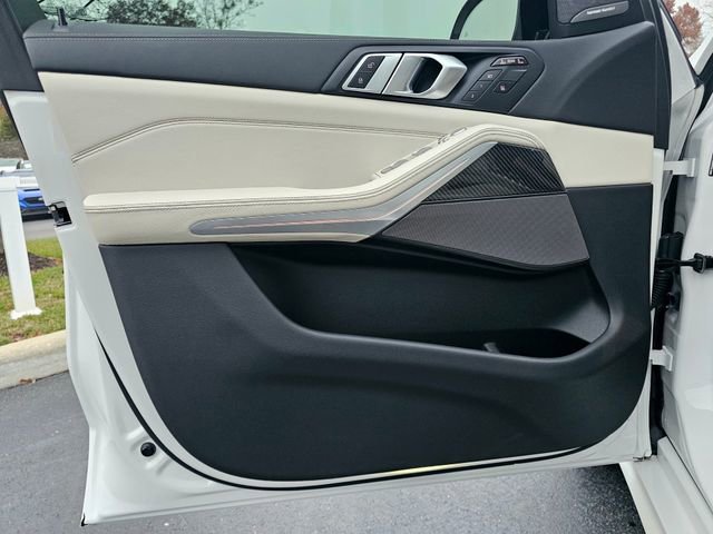 Used 2025 BMW X7 M60i image 22