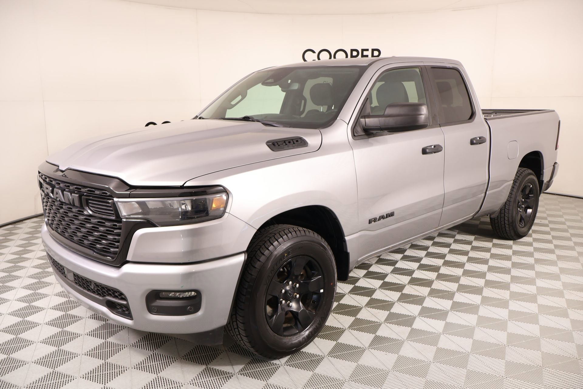 Used 2025 RAM 1500 Tradesman w/ Night Edition AWD/4WD image 9