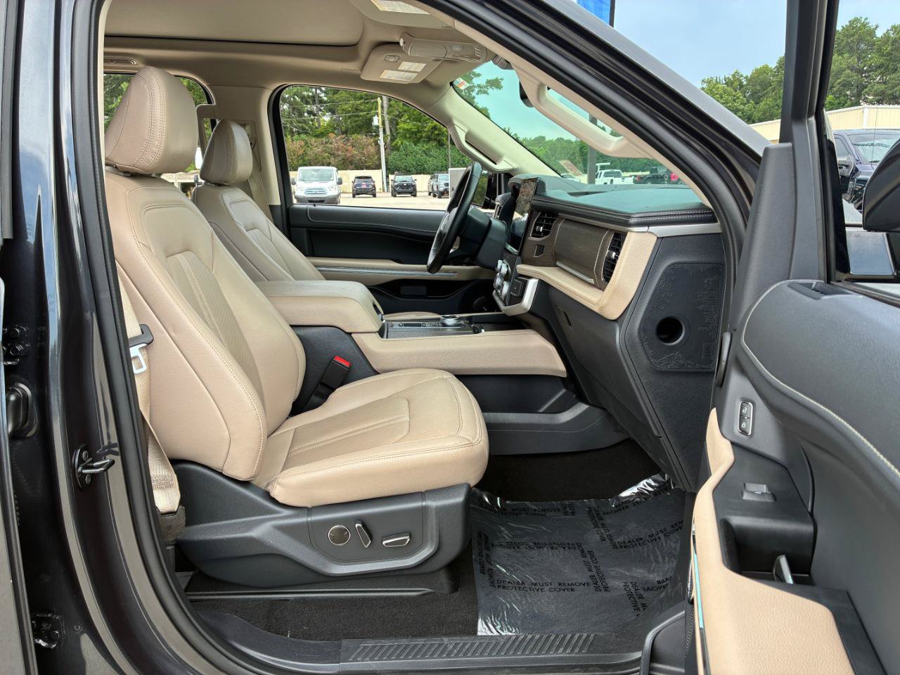 Used 2024 Ford Expedition Limited RWD image 16