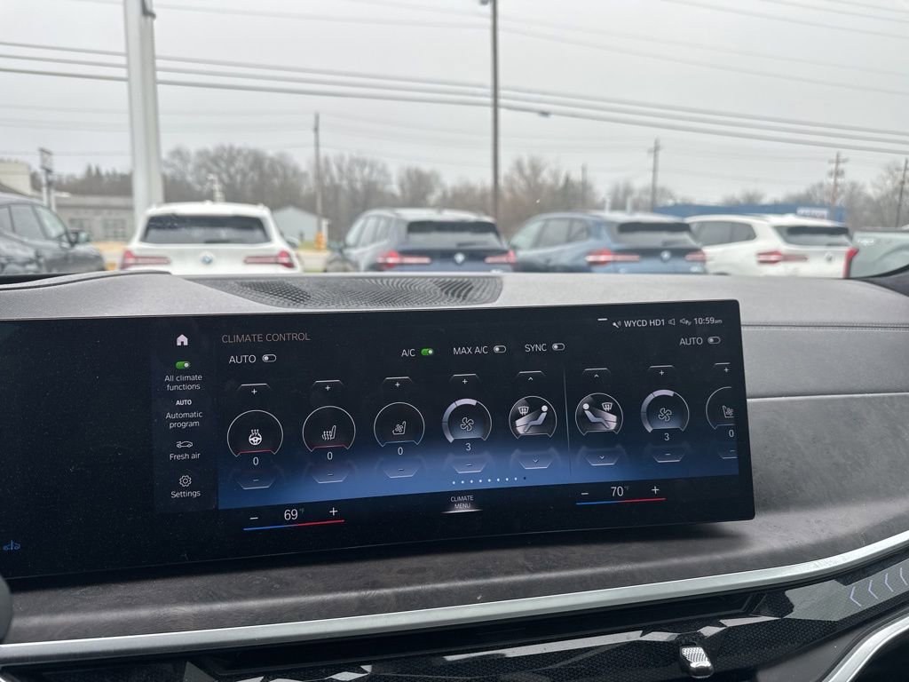 Used 2023 BMW X7 xDrive40i w/ Premium Package image 18