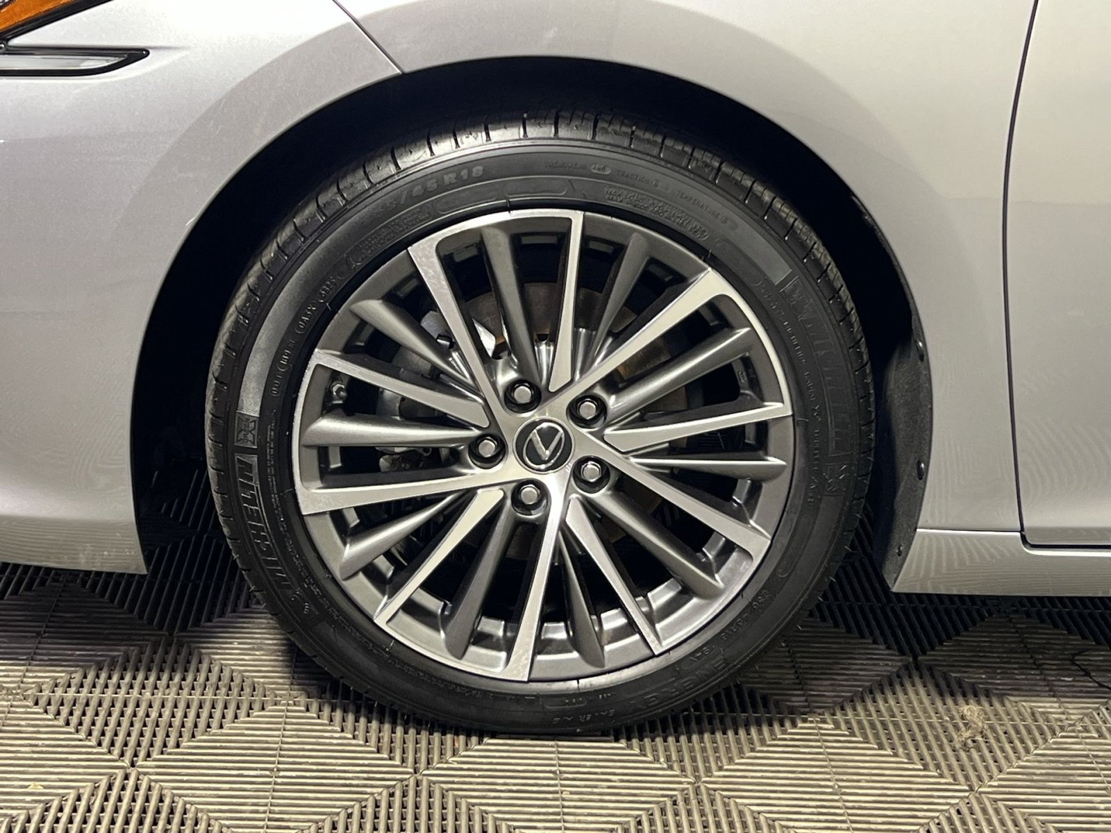 Used 2025 Lexus ES 350 w/ Premium Package FWD image 13