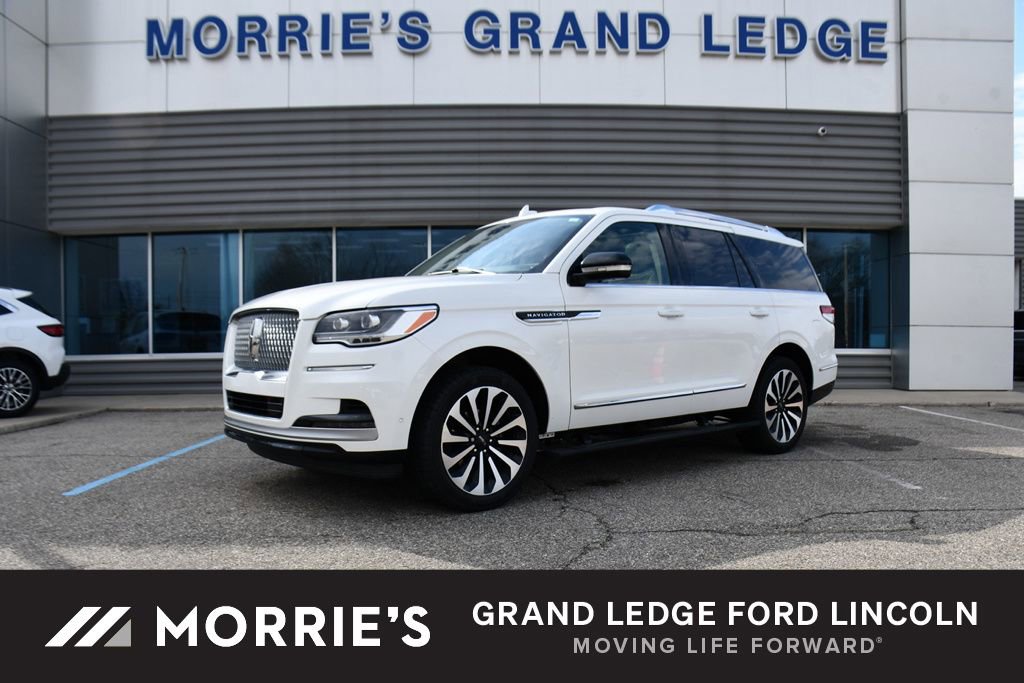 Used 2022 Lincoln Navigator Reserve image 1