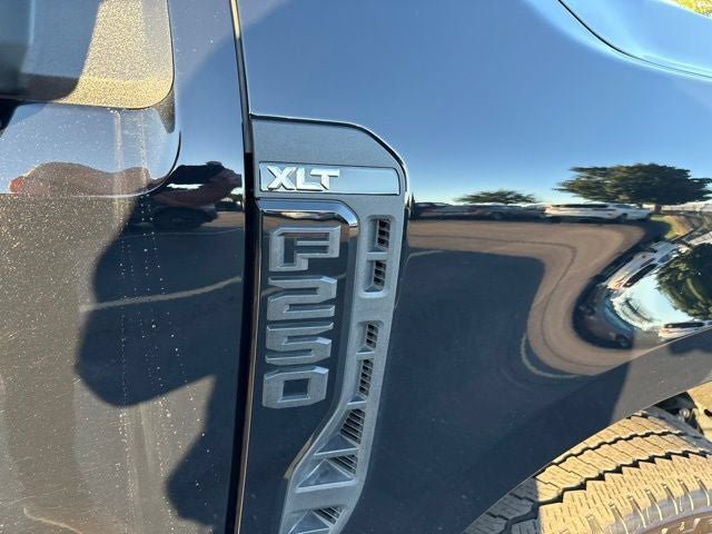 Used 2025 Ford F250 XLT w/ Black Appearance Package AWD/4WD image 6