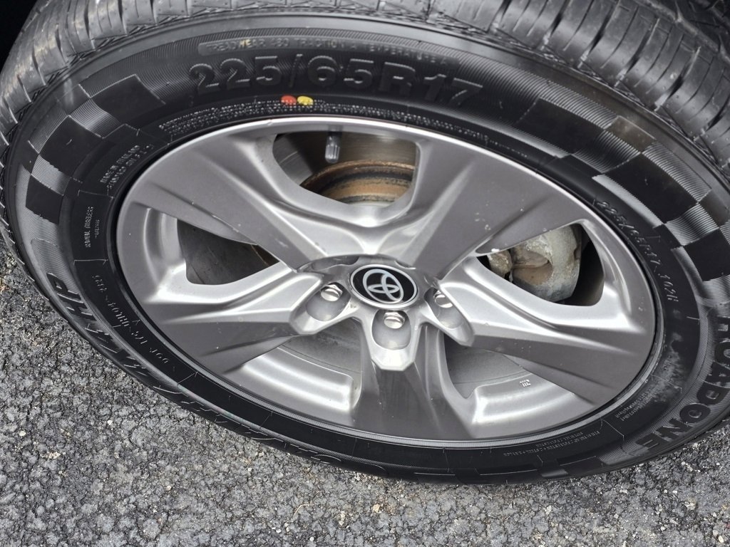 Used 2022 Toyota RAV4 XLE image 25