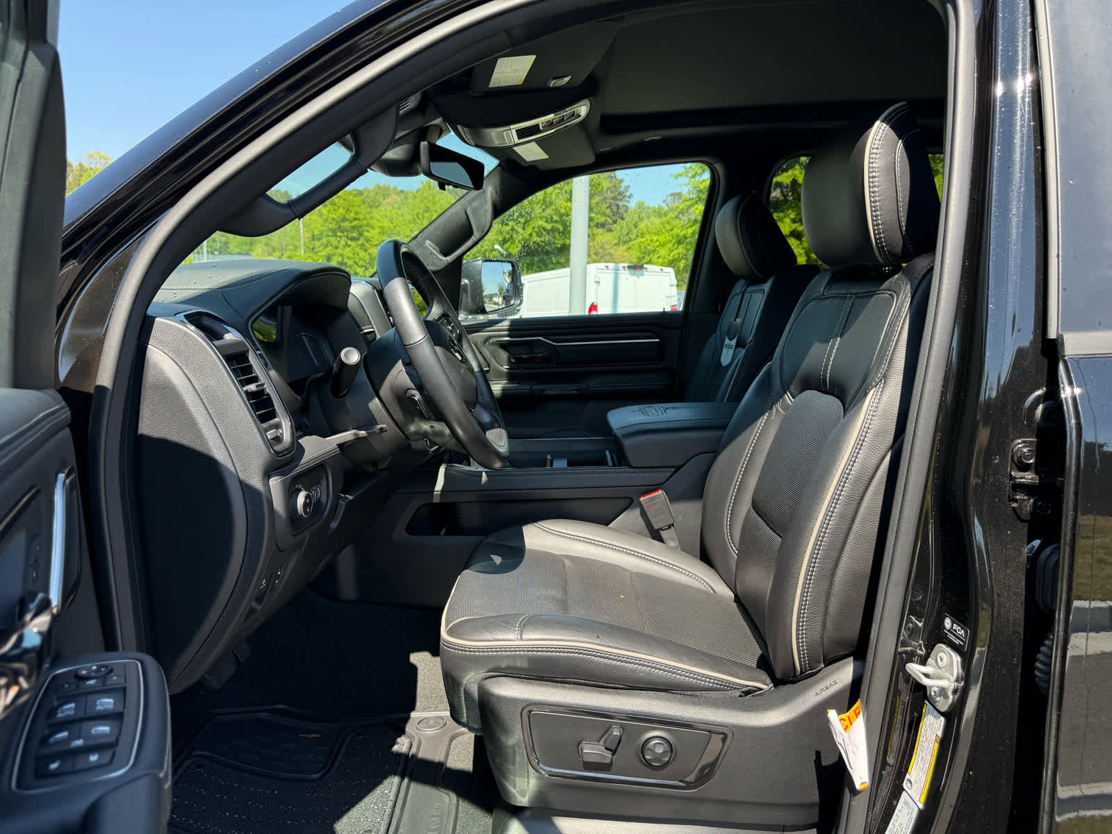 Used 2024 RAM 1500 Limited image 12