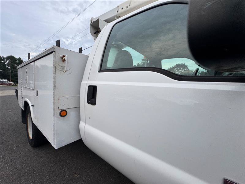 Used 2004 Ford F550 4x4 Regular Cab Super Duty image 25