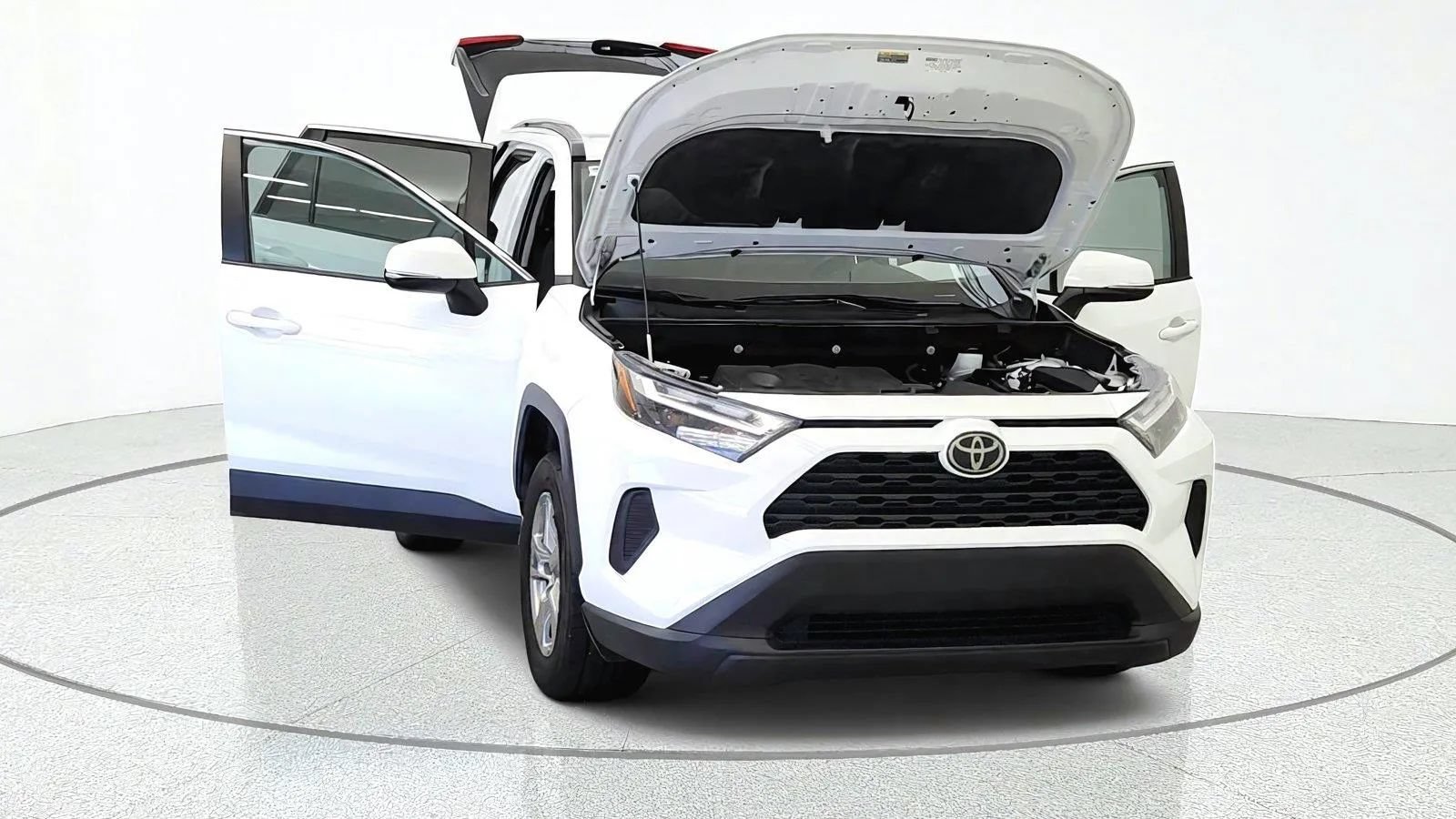 Used 2024 Toyota RAV4 XLE FWD image 12