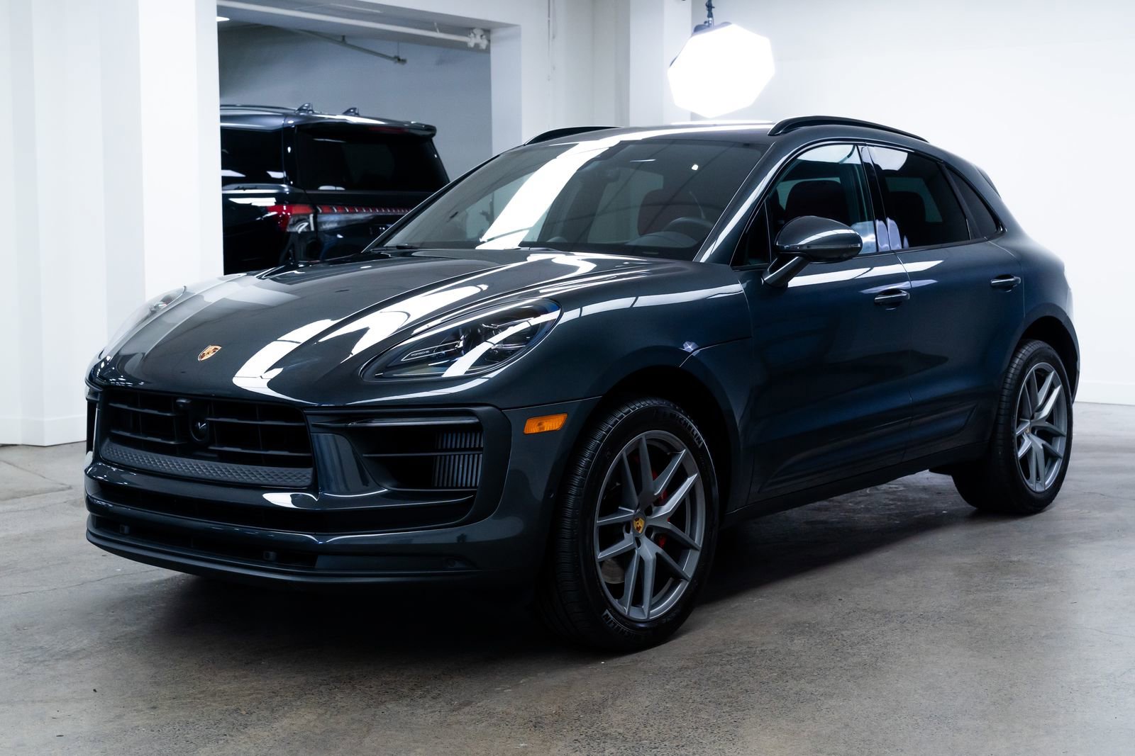 Used 2024 Porsche Macan S AWD/4WD image 3