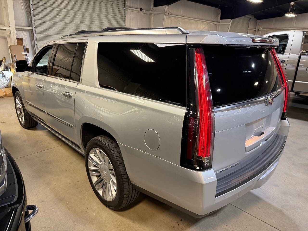 Used 2016 Cadillac Escalade ESV Platinum AWD/4WD image 2
