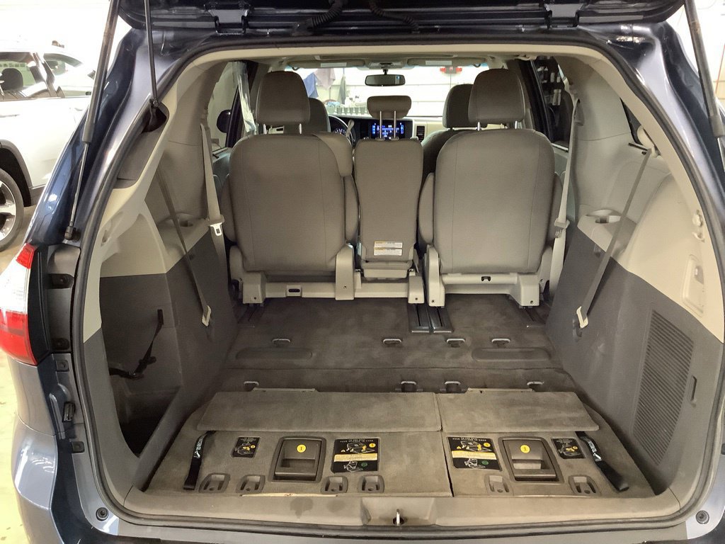 Used 2015 Toyota Sienna XLE FWD image 18