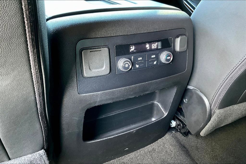 Used 2018 Chevrolet Tahoe LT w/ Luxury Package RWD image 9