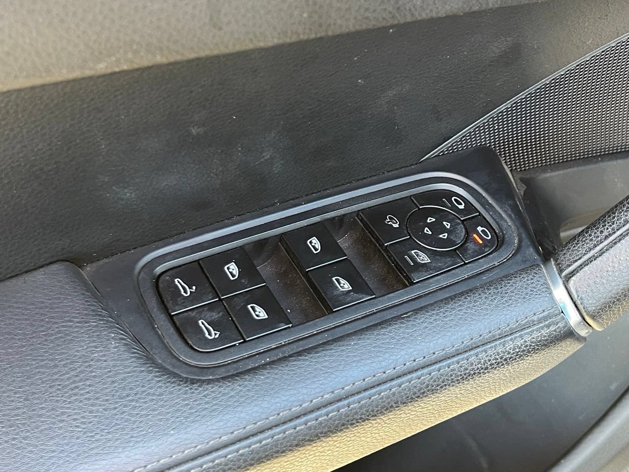 Used 2022 Porsche Cayenne AWD/4WD image 7