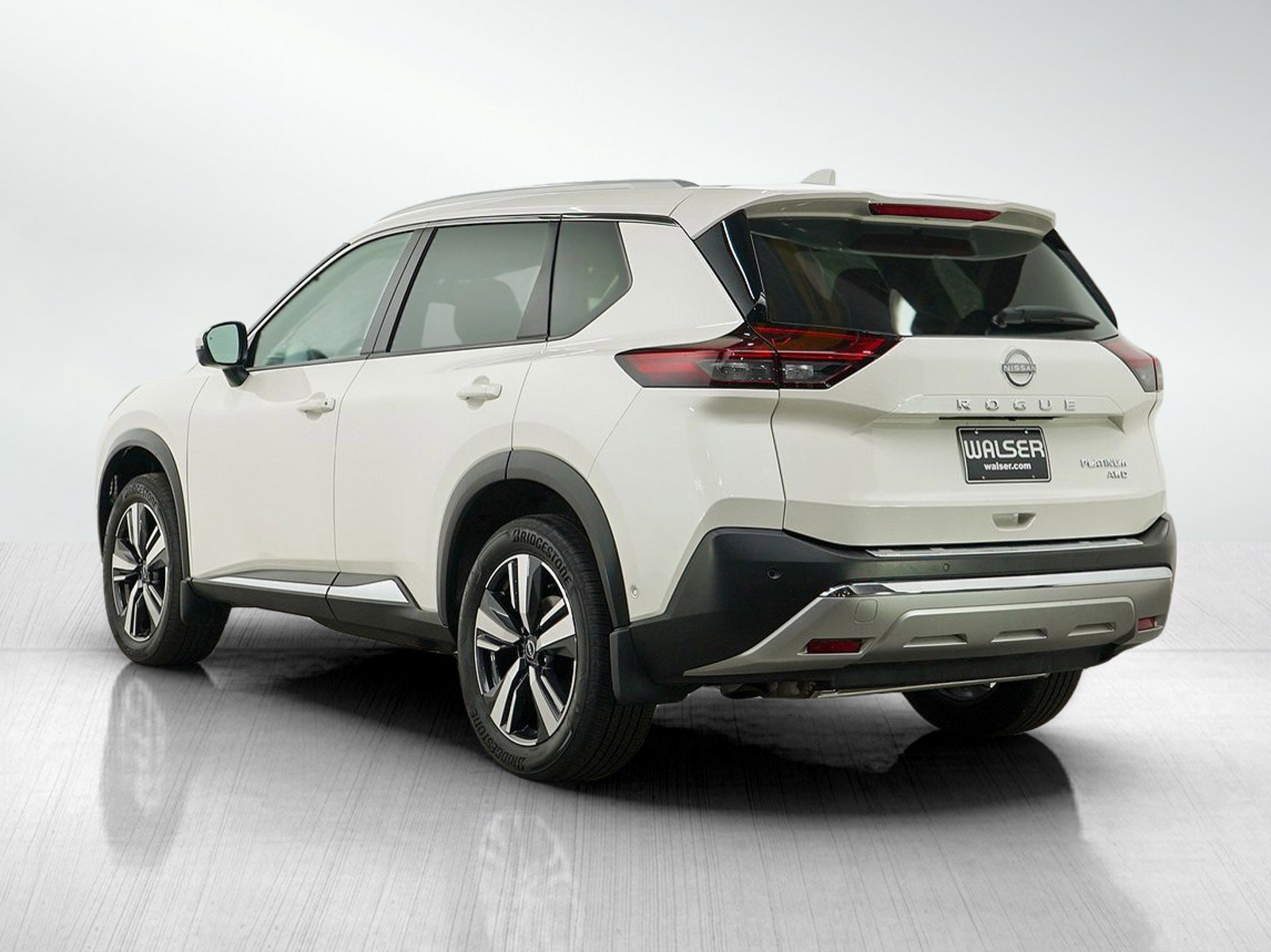 Used 2023 Nissan Rogue Platinum AWD/4WD image 3