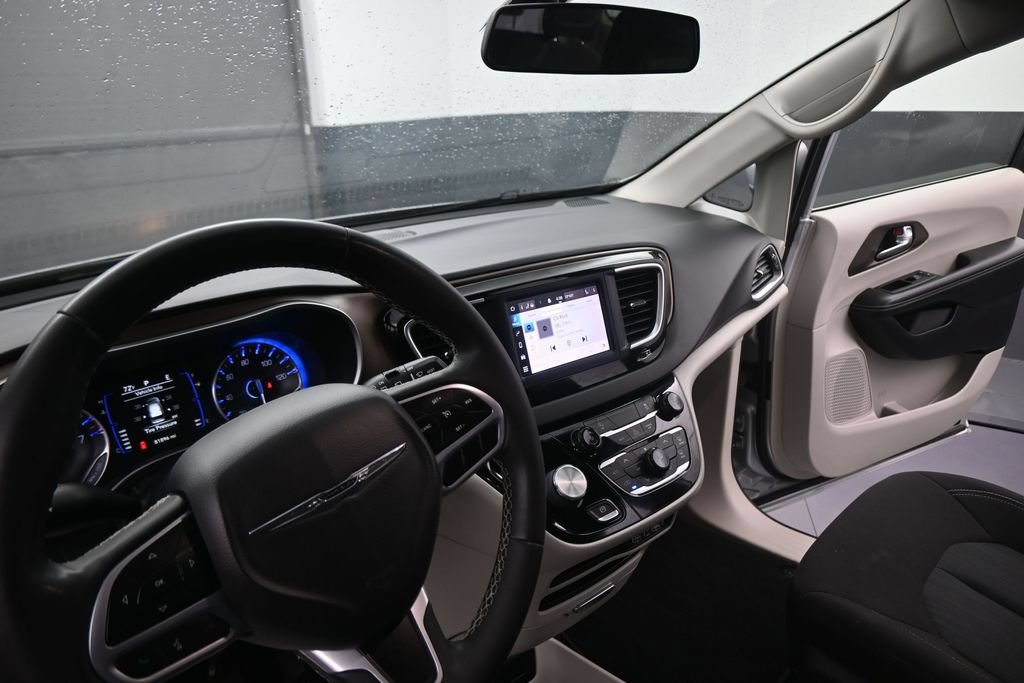 Used 2022 Chrysler Voyager LX FWD image 39